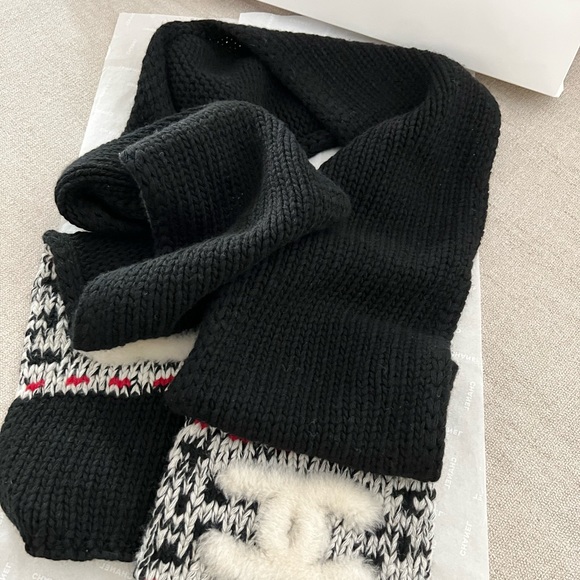 Auth Rare Chanel CC  Logo Black Wool Knit Scarf/ Muffler - New - Picture 5 of 8